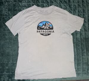 Patagonia Mens Short Sleeve Tee Shirt Large (L) Gray Casual Weekend